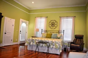 Hummingbird 1BR/1BA NearTroy Kitchen/LivingRoom - Image 3