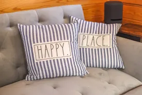 TooFine Lakehouse, pet friendly waterfront cottage - Image 5