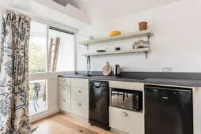 Central Lewes loft studio apartment with balcony - Image 4