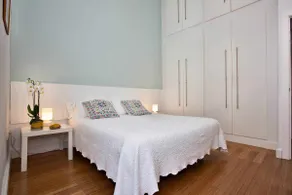 Contemporary apartment in the Old Town - Image 3