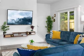 Fresh & Comfy Near Uptown with HotTub & Private Yard - Image 3