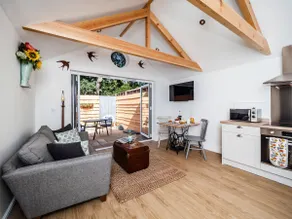 Garden Cottage, Cosy, Private, Short drive to beach - Image 3