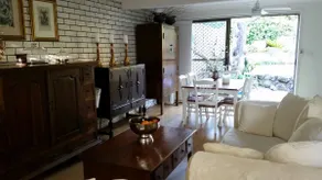 Stylish Garden Beachside Townhouse - 3 Bedrooms - Image 2