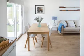Beachstyle tasteful open plan detached home. - Image 4