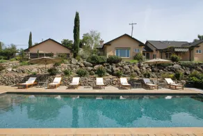 Country Retreat With Pool, Spa, Sauna, EV Charger - Image 2