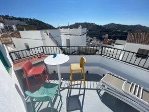 Charming 1 Bed Gem: A/C, Sunny Terrace + Views! - Image 2