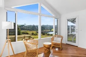 SALTWATER HOUSE - Opposite the beach and views over the lake! - Image 3