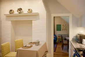 Farmhouse Apartment Tucked Away 3 miles from beach - Image 2