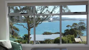 FIVE BEACHES BEACH HOUSE Binalong Bay King Beds - Image 2