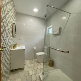 Corner guest suite, with sea and pool views.A/C - Image 4