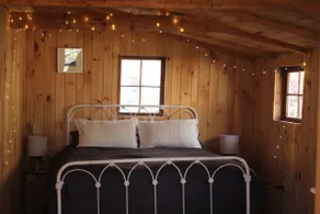 Romantic Wooded Vermont Cabin - Image 4