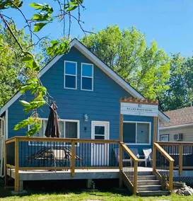 Bright & Blue Grand Beach beach house! - Image 2