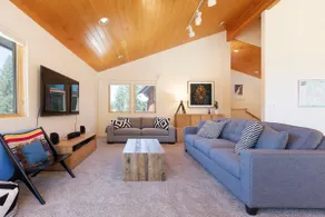 Luxe 3 Bedroom Inside the Park w/ AC & EV Charger - Image 2
