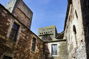 Chateau de Latour sur Sorgue - Image 2