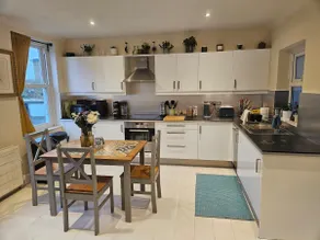 Lovely apartment in Barnes and garage - Image 2