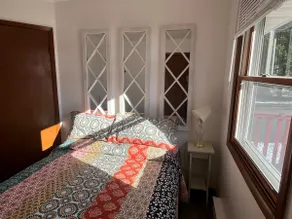 477 Lovely 2 bedroom unit with free parking - Image 2