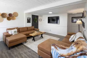 The Foxx Den - Image 3