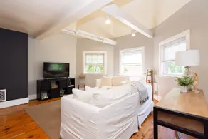 Spacious Victorian Tower Apartment - Image 3