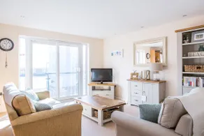 Bay View Apartment - Image 5