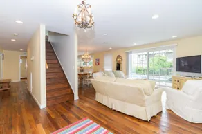 Beautiful Beach House with Large Swimming Pool in Ocean Beach - Image 2