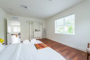 Surreal Southbeach Luxury & Huge 2BR apt & Terrace - Image 5