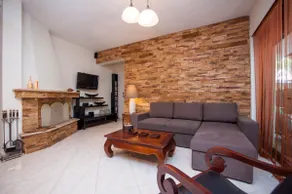 Beautiful Home With Exotic Garden at PEUKOXORI! - Image 4