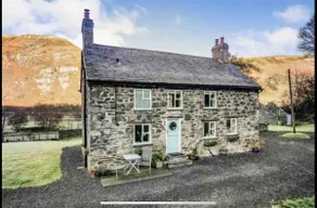 Delightful farmhouse within the Tanat valley - Image 3