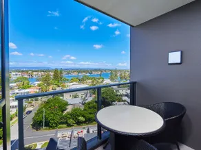 Cozy and Sunshine One Apartment with Splendid View - Image 4