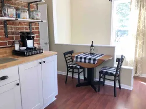 Cozy Midtown Carriage House | Safe & Convenient - Image 2