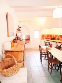 House with great charm and fountain - Image 4