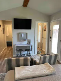 The Backyard Bunky-Comfy & clean without the fee! - Image 4