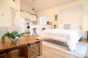 ★ Farmhouse Studio - Full Kitchen & Private Entry - Image 3