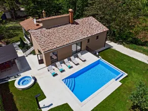 Villa Ferlini in Central Istria with private 10000 m2 garden, wellness & family activities on plot - Image 5