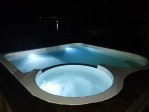 Chalet on the waterfront with heated pool and air conditioning - Image 4