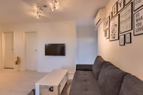 Mel's Place - Image 5
