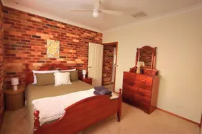 Large 5 bedroom family home. - Image 4