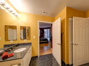 Stunning Harbor View Luxury Apartment - Image 4