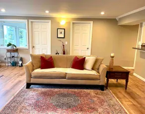 Panoramic Lake/Mt. View Guest Suite in Bellevue - Image 4
