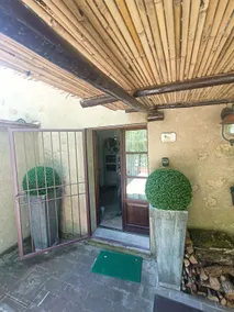 Lovely place with a pool - Image 4