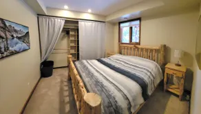 Beautiful rustic 1 bedroom plus den - Image 2