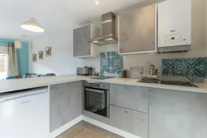 Stone's Throw Apartment - Beach 500m Bude Cornwall - Image 4