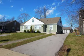 Norway's 4bed Duplex/ 2miles to Kroger Field - Image 2