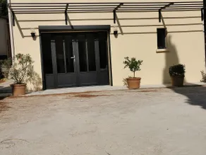 2-bedroom cottage with pool in Provence - Image 2