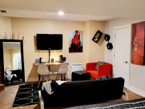Comfy/Private Entry & Bath/Free Parking - Win Win! - Image 5