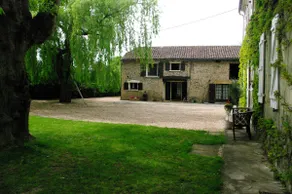 Beautiful well-equiped gite close to amenities - Image 3