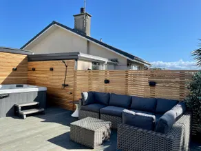 Stunning 4 Bedroom Home with Wild Spa, Gym & Hot Tub - Image 3