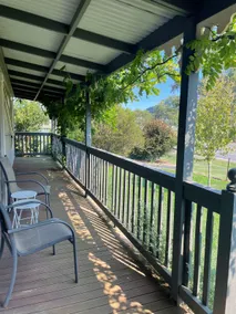 Cheerful 3 bedroom home in the heart of town - Image 4