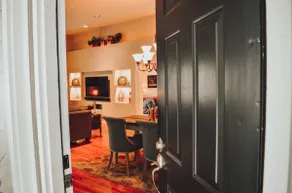 -Casual Luxury Farmhouse Feel; Walk to the Square! - Image 4
