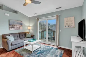 Perfect 2 Bed Penthouse Steps To Beach w/Parking! - Image 2