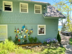 Quaint & Peaceful Designer's Oceanfront Cottage - Image 5